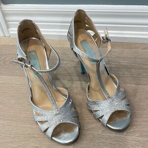 Betsey Johnson Glitter SB-Tee T-Strap Dress Sandal Heels High Heels. Size 6.5.